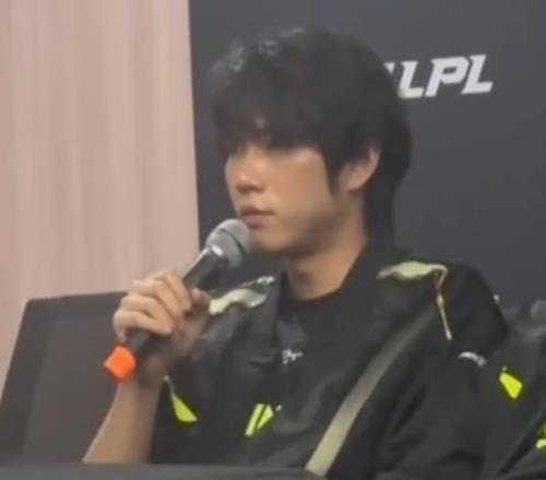 被虐晕了！Aki：Kanavi很强今天我们也ban了蔚ban了狗但是没办法