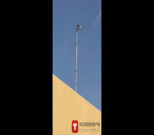 马德兴：国少队训练场地旁边有监控，球队用无人机进行干扰