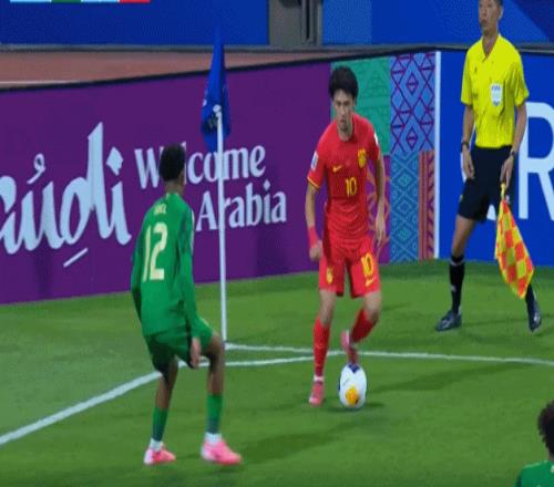 还是有亮点！U17首战负沙特，艾比布拉“穿花蝴蝶步”戏耍对手