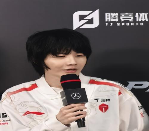 是正经问候吗Crisp：玩斗魂竞技场的时候问了下Tian的家里情况