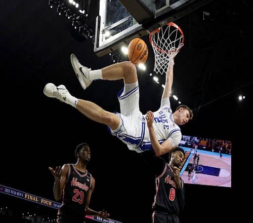 下一站NBA选秀弗拉格大一场均19.2分7.5板4.2助1.4断1.4帽