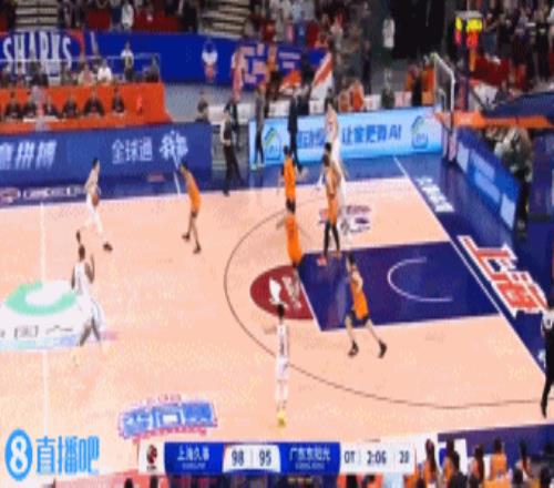 小宇宙爆发！徐杰连续获得空位2记三分追魂夺命率队反超