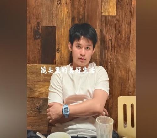 林诗栋照片露高端手表被网友劝遮一下，教练：我给孩子的生日礼物