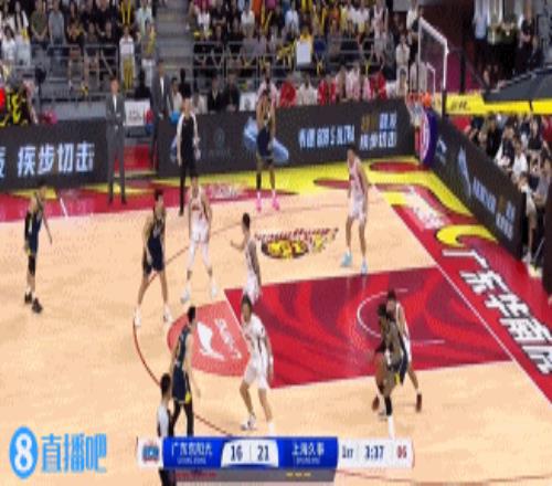 一波反超！贝兹利连得5分&胡明轩借掩护长三分广东110打停上海