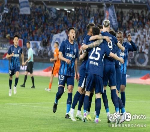 三镇31云南玉昆在主场取得赛季首胜感谢在逆境中陪伴球队的球迷