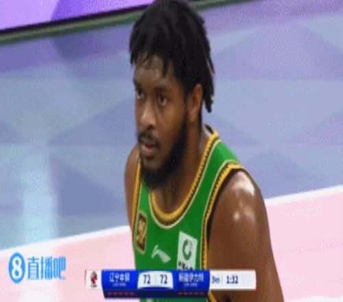 关键转折点！哈雷尔累计违体+技犯取消比赛资格离场奥利弗笑嘻了