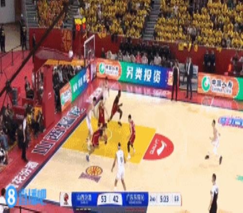 要被拉开了！凯尔断球长传助刘传兴暴扣&杜锋无奈喊停