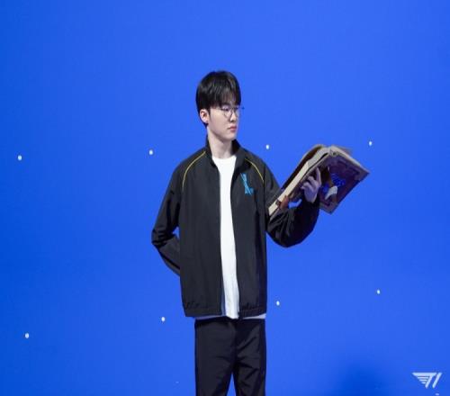 Faker联动LOL手游拍摄花絮：世界第一瑞兹来咯