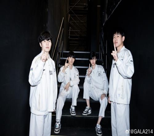 战胜JDG后GALA发布合照：4等1速来！