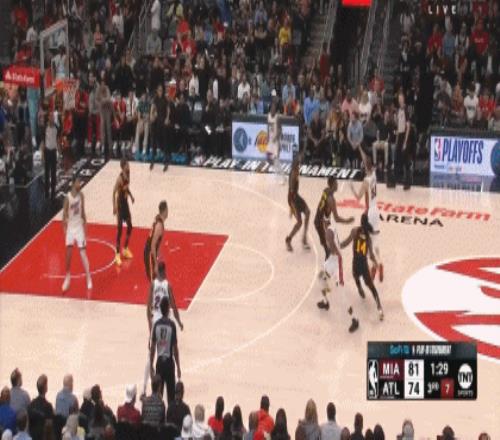 大锤乐开花！李凯尔左右开弓连续压哨命中个人连得5分