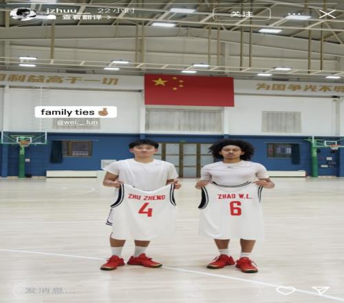 男篮希望之星！朱正社媒晒与赵维伦合影：家人