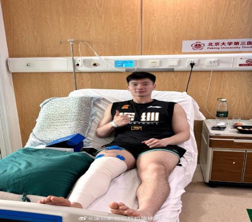 白昊天完成右膝关节镜下半月板及髌韧带修复手术预计伤停19周