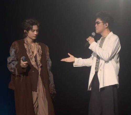 洁宝你真会啊柯洁文体两开花：担任演唱会嘉宾献唱《爱我还是他》