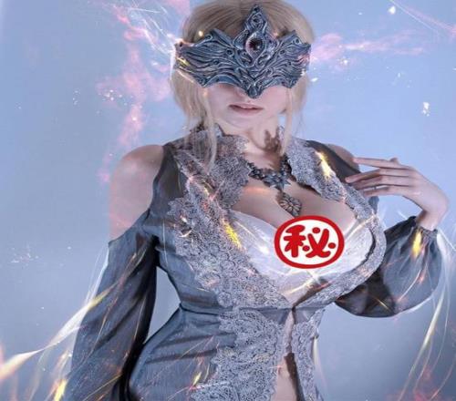 美国小姐姐COS超大防火女豪放身材呼之欲出冷艳气质制服吸睛！