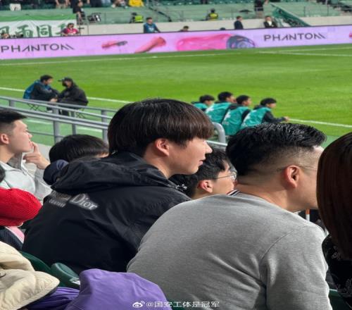 心系老东家！博主晒照：朴成现身工体看台观战国安