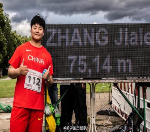 链球专项赛18岁张佳乐75.14米打破女子世界青年纪录，赵杰夺冠