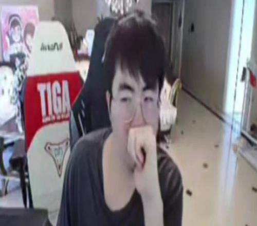 姿态BLG首局取胜：前面BLG在跟你闹着玩的！感觉30拿下了