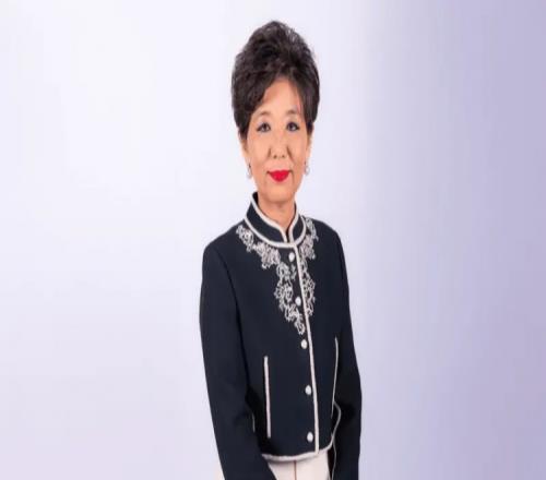 队报介绍里昂女主席米歇尔康：韩裔美国人，公司估值超10亿美元