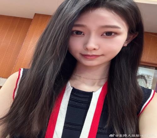 美女主持人辰辰：满屏的交易为何偏偏没有勇士我可算理解华妃了