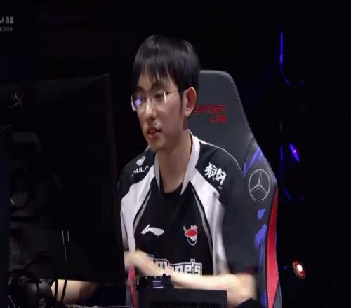 媒体人：Tarzan皇子发挥太好！圣枪哥小火龙也油住了这场赢得爽