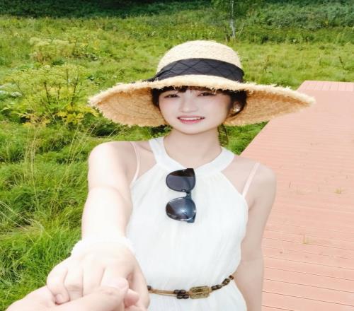 男友视角！绯闻女友晒美照杨瀚森的手疑似出镜