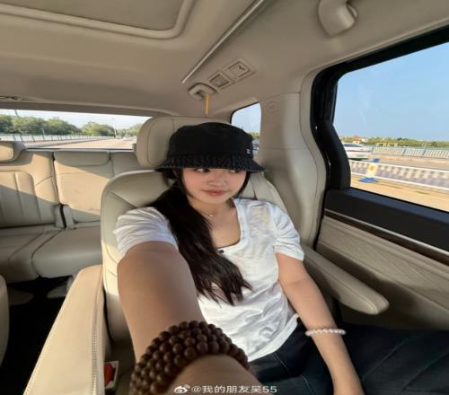 JKL女友吴55晒照：周末又又又又到河北