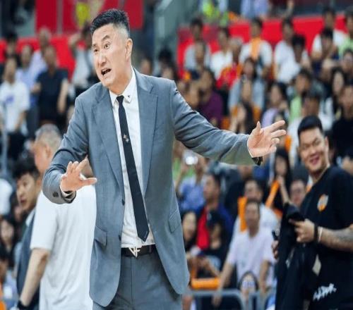 广东宏远收到罚单！CBA3消息！辽篮王牌空降，杨鸣不装摊牌了