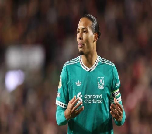 镜报记者：范戴克表现不好，斯洛特应该敢于拿掉他的首发位置