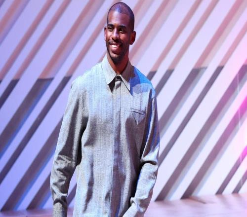 保罗连续18个赛季登场时间为正净胜分，历史第二仅次于邓肯