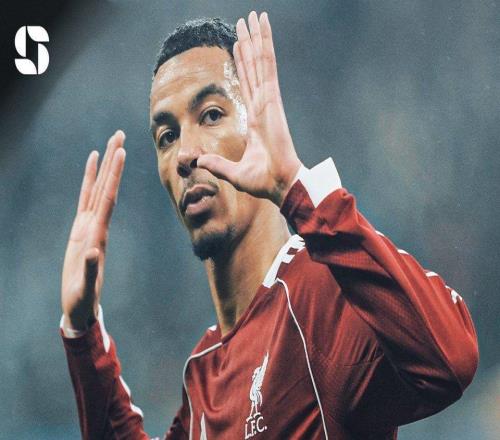 在欧战为法兰克福进球又攻破法兰克福球门，埃基蒂克是第一人