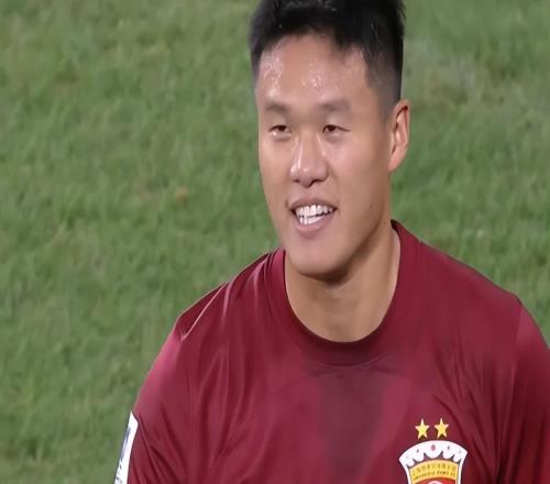 29轮仅出场2次，国脚级带刀后卫惨遭穆斯卡特无视，沦为中超摆设