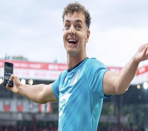 德天空：拜仁关注的霍村前锋阿斯拉尼曾公开表示梦想是去巴萨