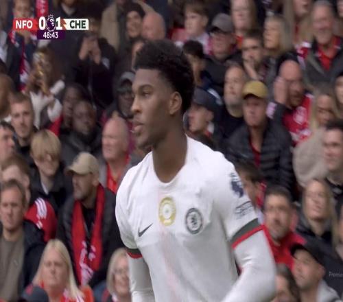 英超头球破门，切尔西19岁后卫阿昌庞斩获一线队生涯首球