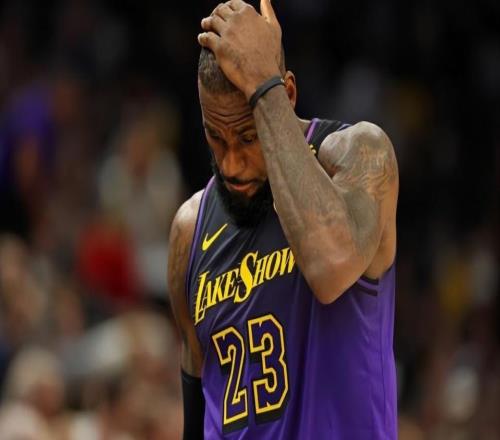 湖人跟队记者：勒布朗团队充满信心，他还能回到顶级球星的水准