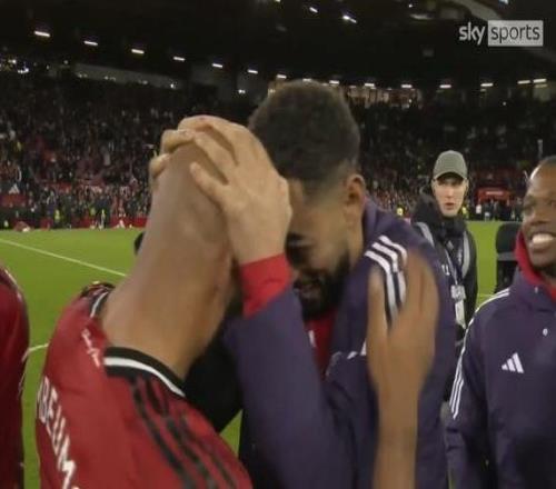 内维尔：姆伯莫库尼亚能为曼联赢下很多比赛，有机会进前六