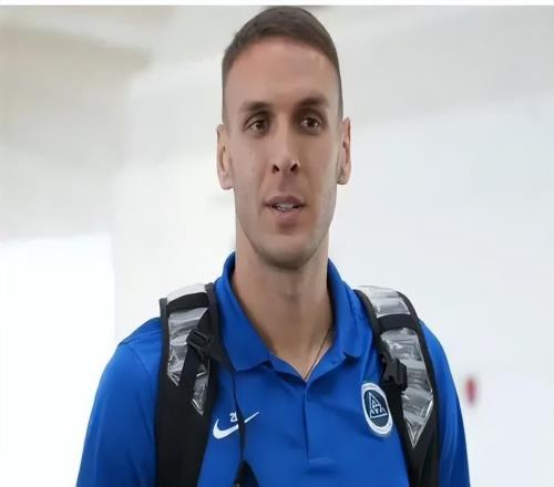 国足喜讯！前欧冠主力铁卫自荐免费完成归化，最快年底就能到位