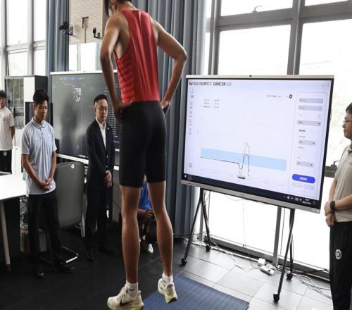 跑完十五运还比赛吗？苏炳添：“让我回家看看孩子吧”