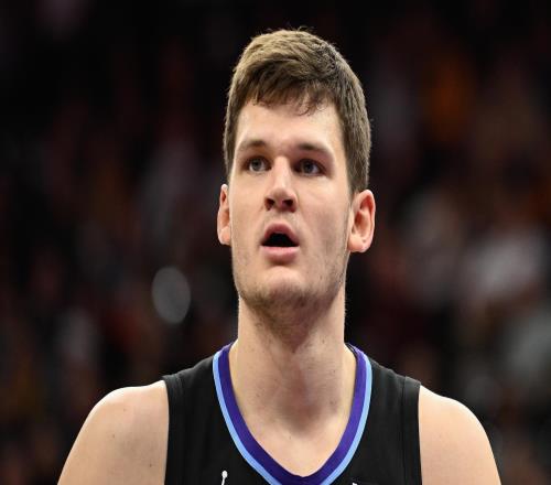 杨瀚森迎来考验！爵士队记：凯斯勒今日将出战对阵开拓者的比赛