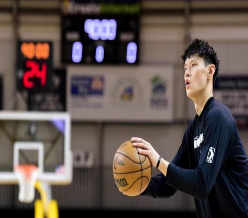 媒体人：3月NBA球探考察说曾凡博进步巨大，但4月受伤了