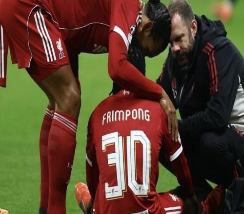 开场不久便被换下，跟队记者：弗林蓬又遭遇了一次腿筋伤病