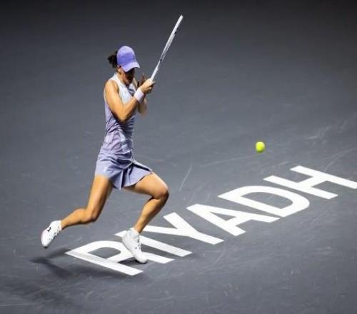 莱巴金娜2-1送蛋逆转斯瓦泰克，收获年终总决赛两连胜