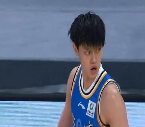 北京男篮已预注册！曾凡博回归CBA携手周琦赵睿雷蒙组建国手阵容