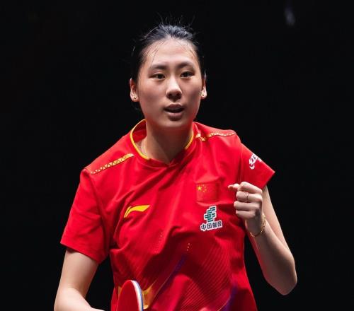 4-3掀翻世界冠军！中国女乒21岁1米77新星蜕变：新王曼昱翻越克星