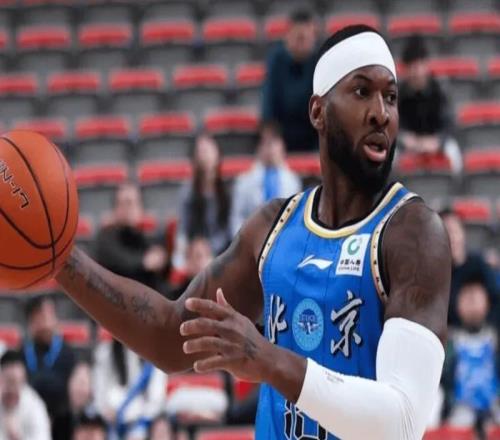 只赢江苏4分！许利民用人+战术引众怒，斯佩尔曼受伤后周琦累垮！