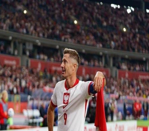 世体：若莱万伤停超28天，巴萨可向FIFA索要每日20548欧赔偿