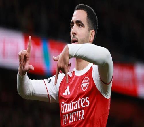 梅里诺踢疯了！近6场独造7球枪手新援被他按在板凳席