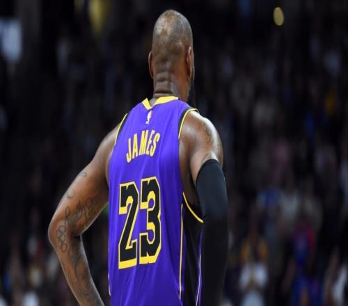 阿里纳斯：詹姆斯给NBA打了22年广告！自己打广告就被喷