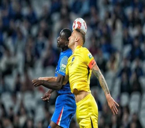 中超第29轮，上海申花10战胜深圳新鹏城