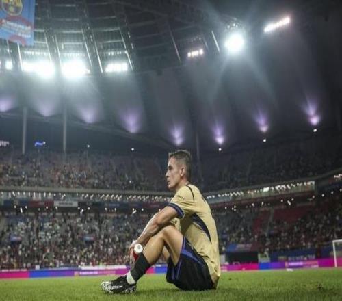 每体：巴萨计划与卡萨多涨薪续约，双方不久后将进行谈判