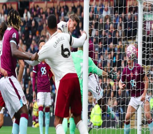 20神锋头槌破门连续6场零封13.1亿豪门9连胜强势领跑一骑绝尘